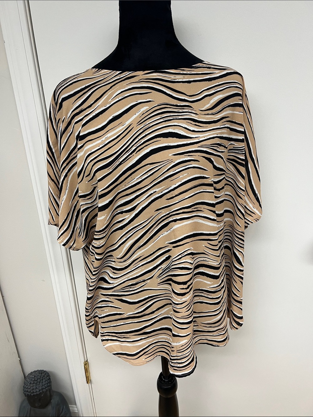 Anne Klein Beige Black White Zebra-Striped Short Sleeve Top